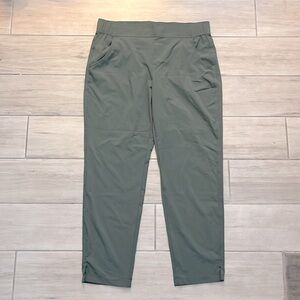 Eddie Bauer Women's traveler Ankle Pants color green - Medium